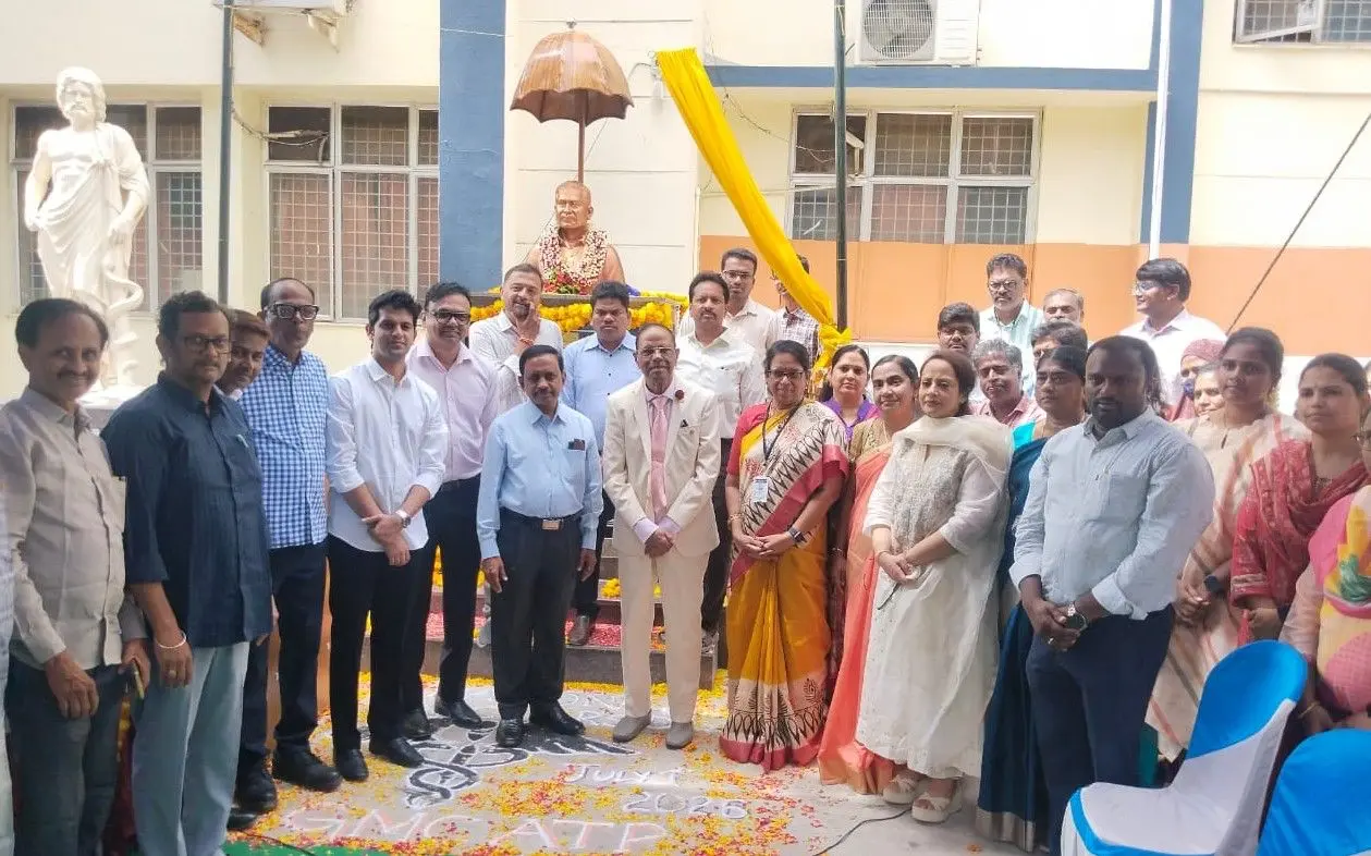 National Doctors’ Day 2026 celebration at Government Medical College, Ananthapuramu with the unveiling of Dr. Bidhan Chandra Roy's statue and felicitation of senior doctors.